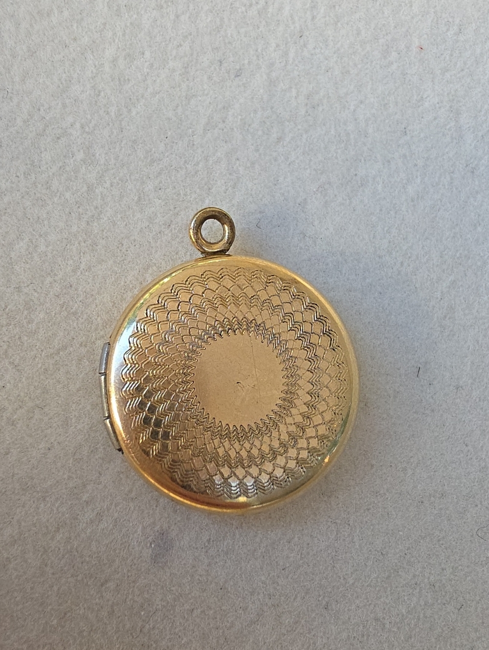 Vintage 12K Gold Filled Round Photo Locket Pendant | Engine Turned | 1/20 GF